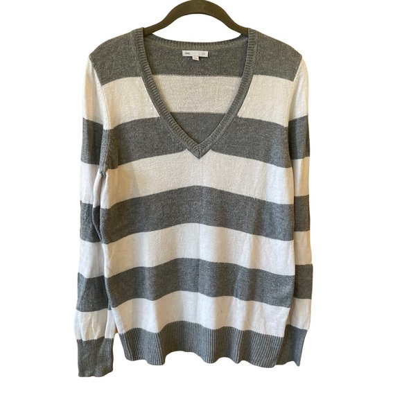 Gap White and Gray Stripe Sweater Size Medium - Picture 1 of 6